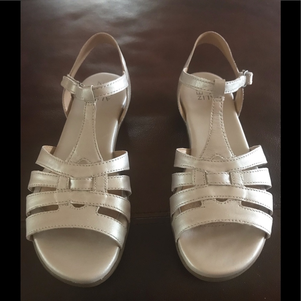 Naturalizer Woman’s Sandal Size 8 1/2 Wide